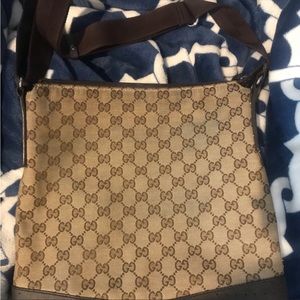 GORGEOUS GUCCI CROSSOVER BAG ♥️